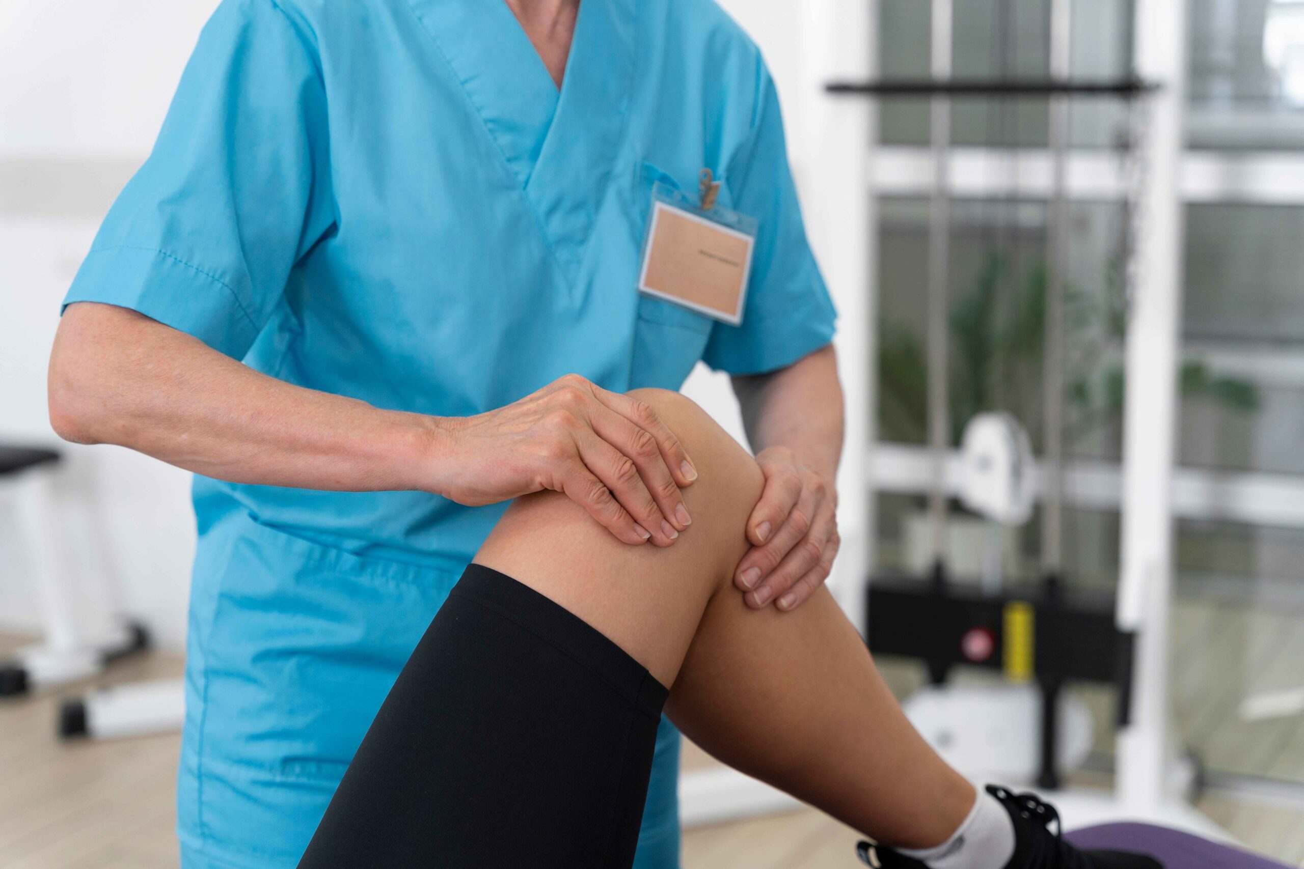 clicking sound in knee / best exercises for torn meniscus recovery, how to know if you have a torn meniscus, torn meniscus vs arthritis pain
